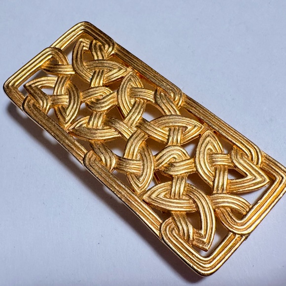 Vintage JJ 1988 Elegant Gold tone Woven Brooch - Picture 2 of 7